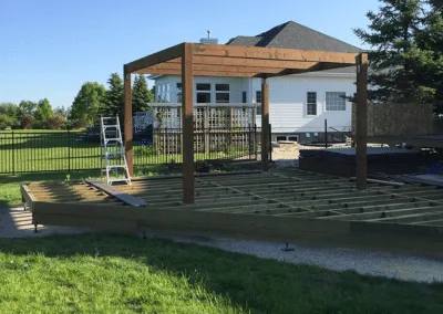 who builds outdoor decks in manitoba